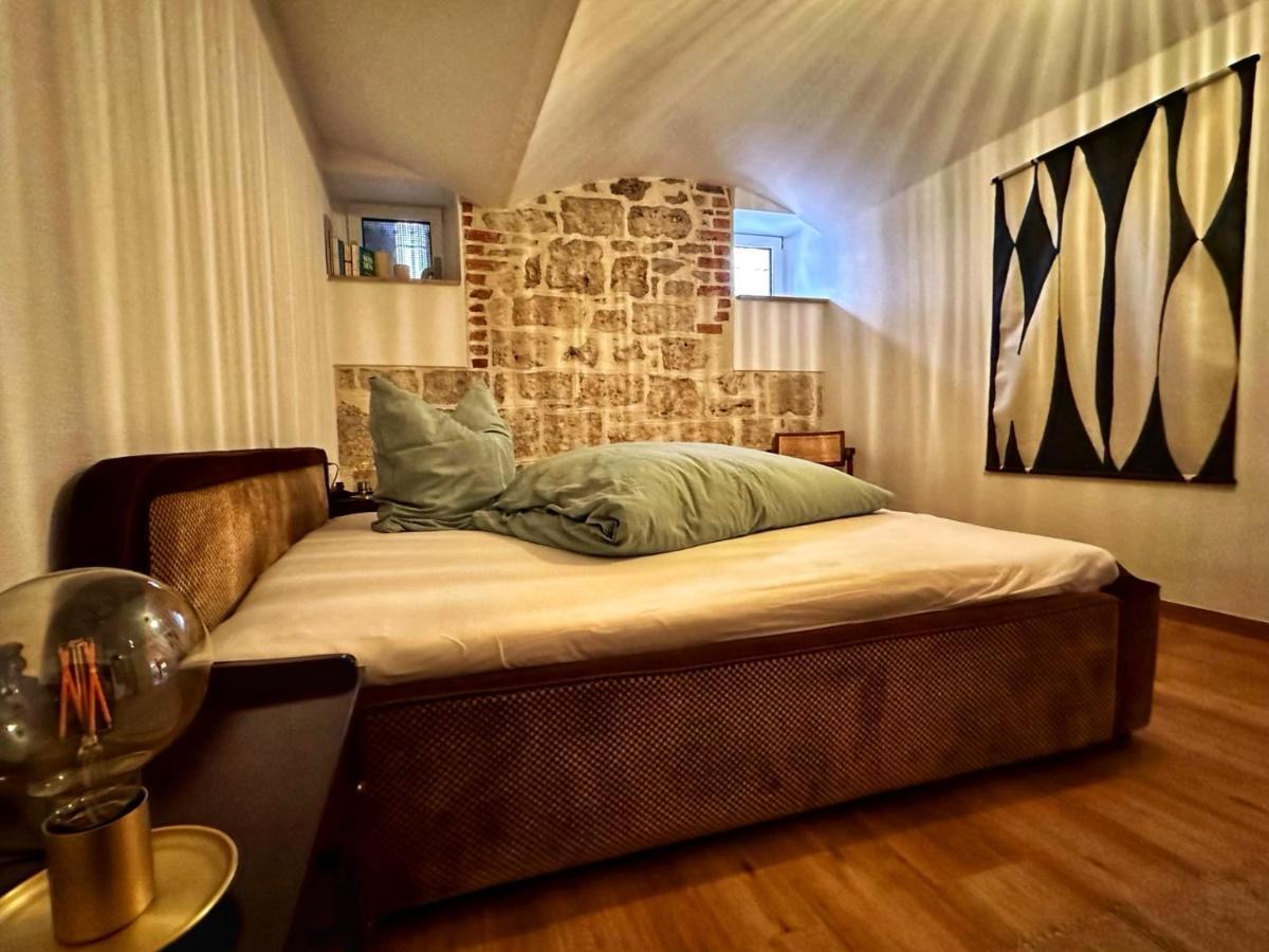 Roesch Apartment